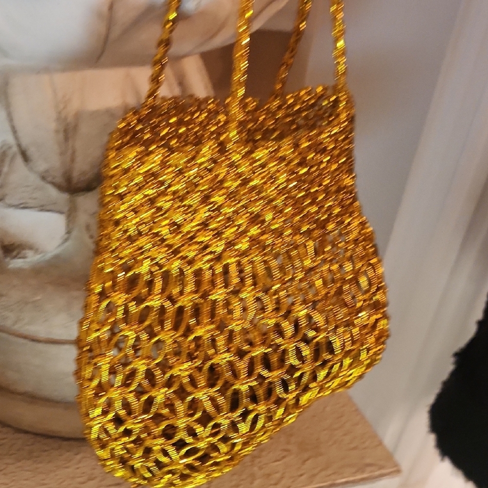 Elegant Gold Woven Women's Bag - Picture 6 of 17